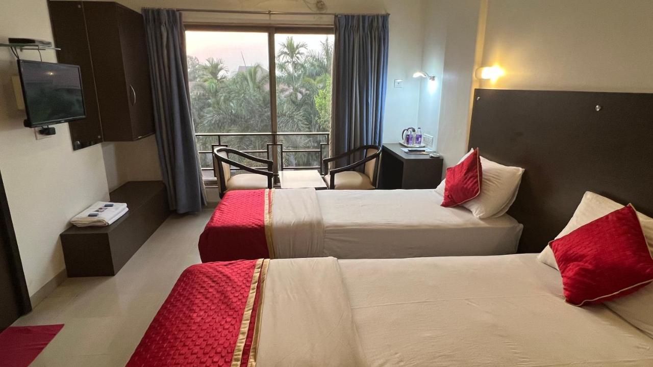 Resort Silver Hills Лонавала Екстериор снимка