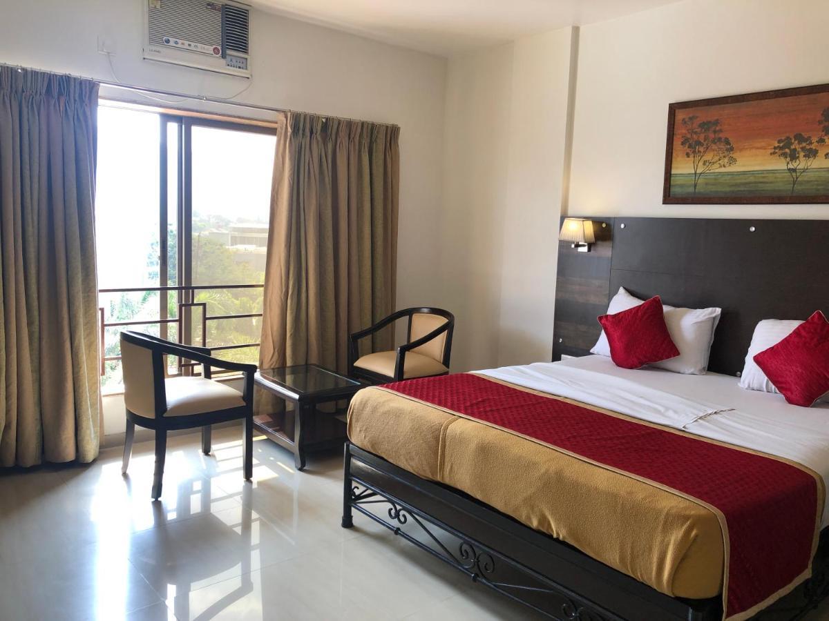 Resort Silver Hills Лонавала Екстериор снимка