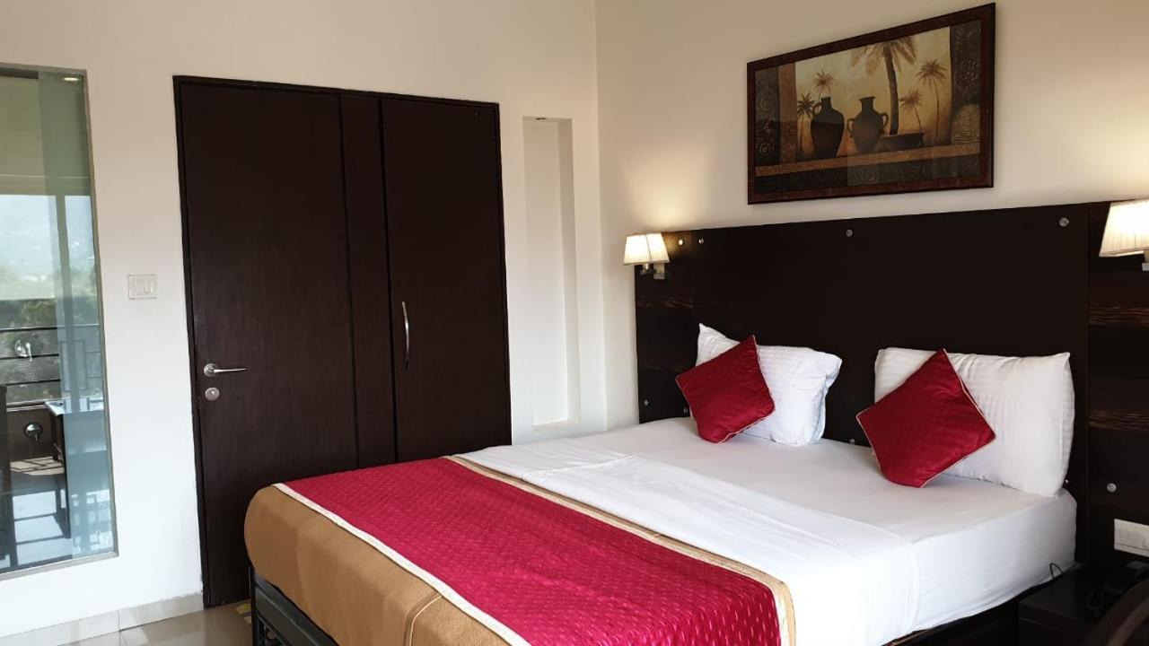 Resort Silver Hills Лонавала Екстериор снимка