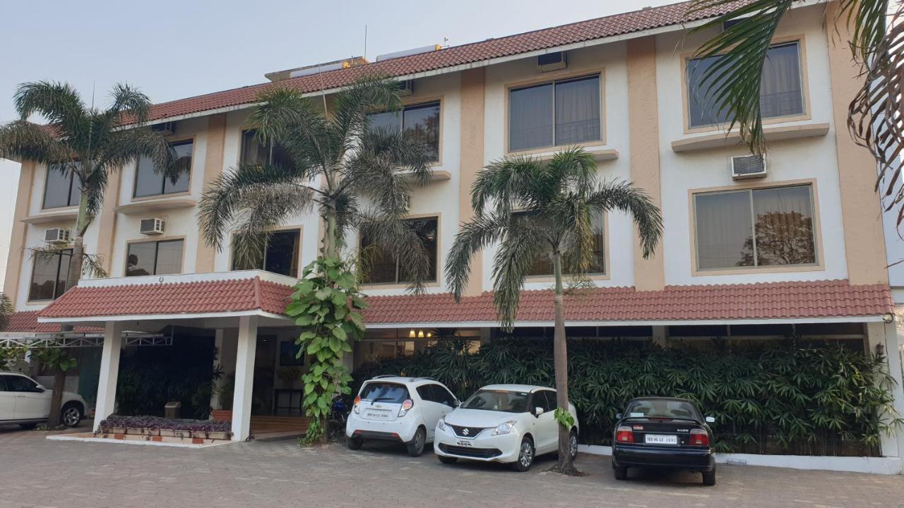 Resort Silver Hills Лонавала Екстериор снимка