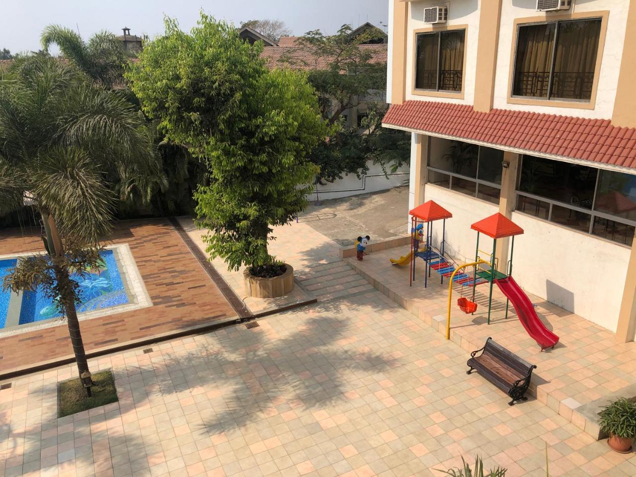 Resort Silver Hills Лонавала Екстериор снимка