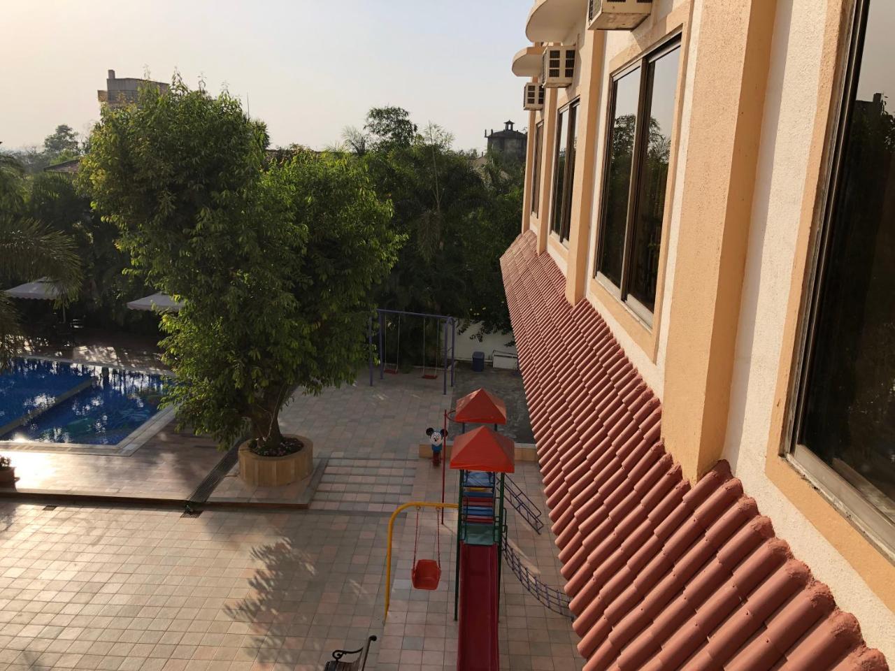 Resort Silver Hills Лонавала Екстериор снимка