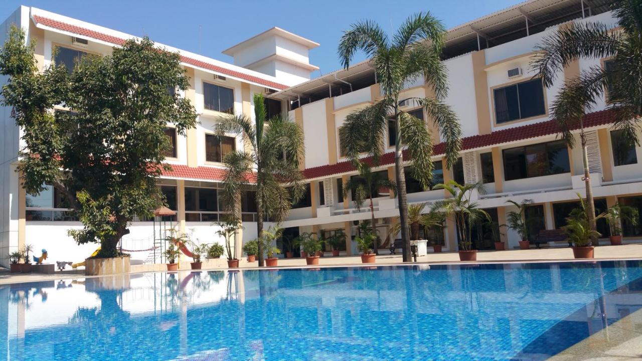 Resort Silver Hills Лонавала Екстериор снимка